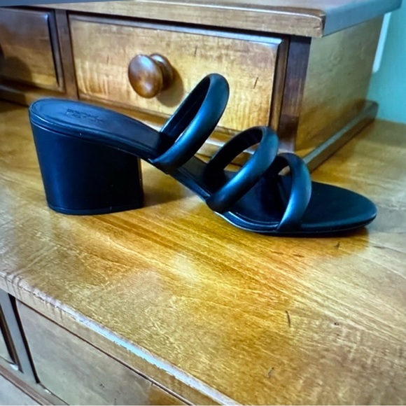 NWOT Nordstrom Rack Women’s healed Sandals shoes - Picture 3 of 9